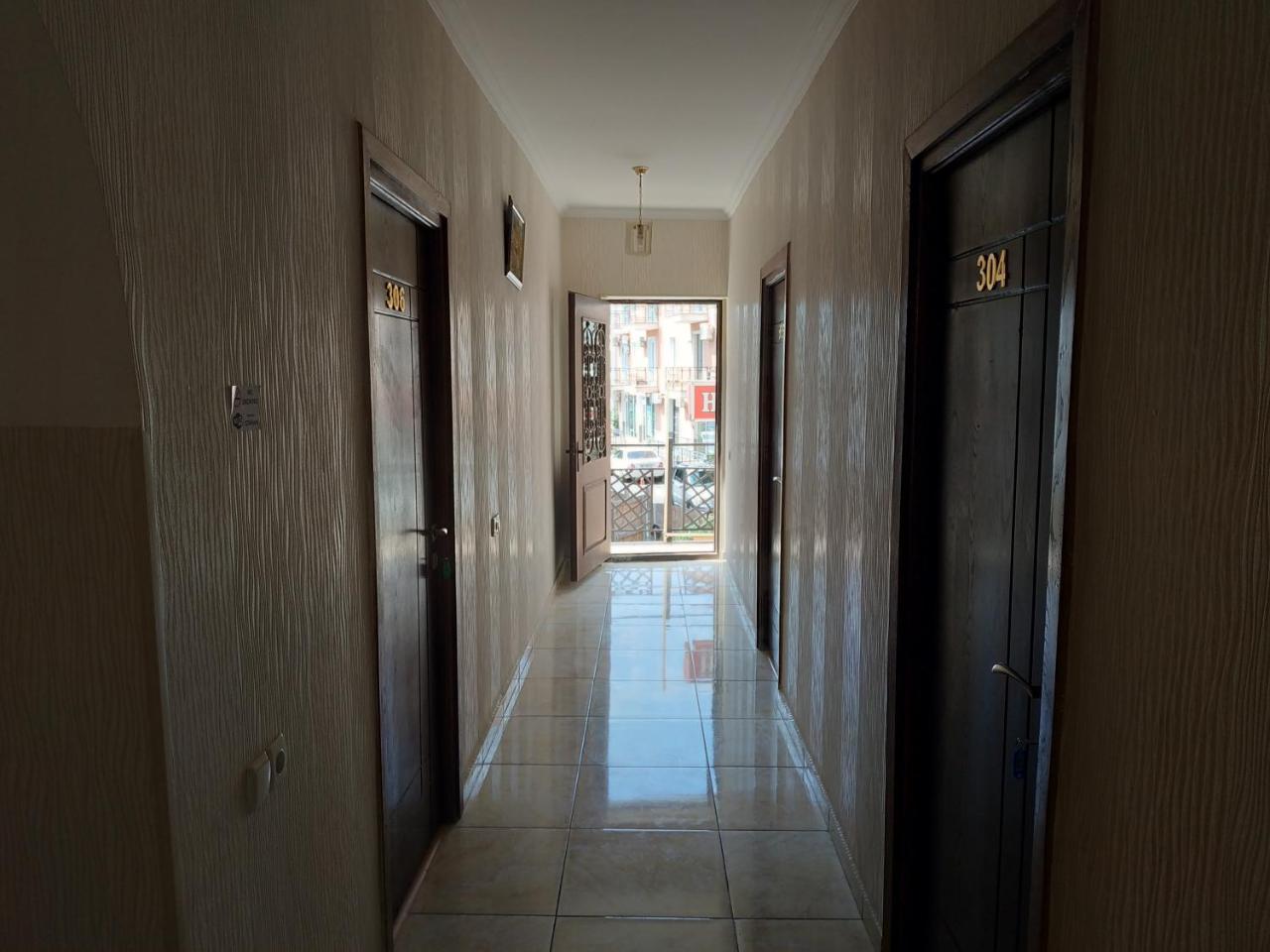Hotel Lions Tbilisi Esterno foto