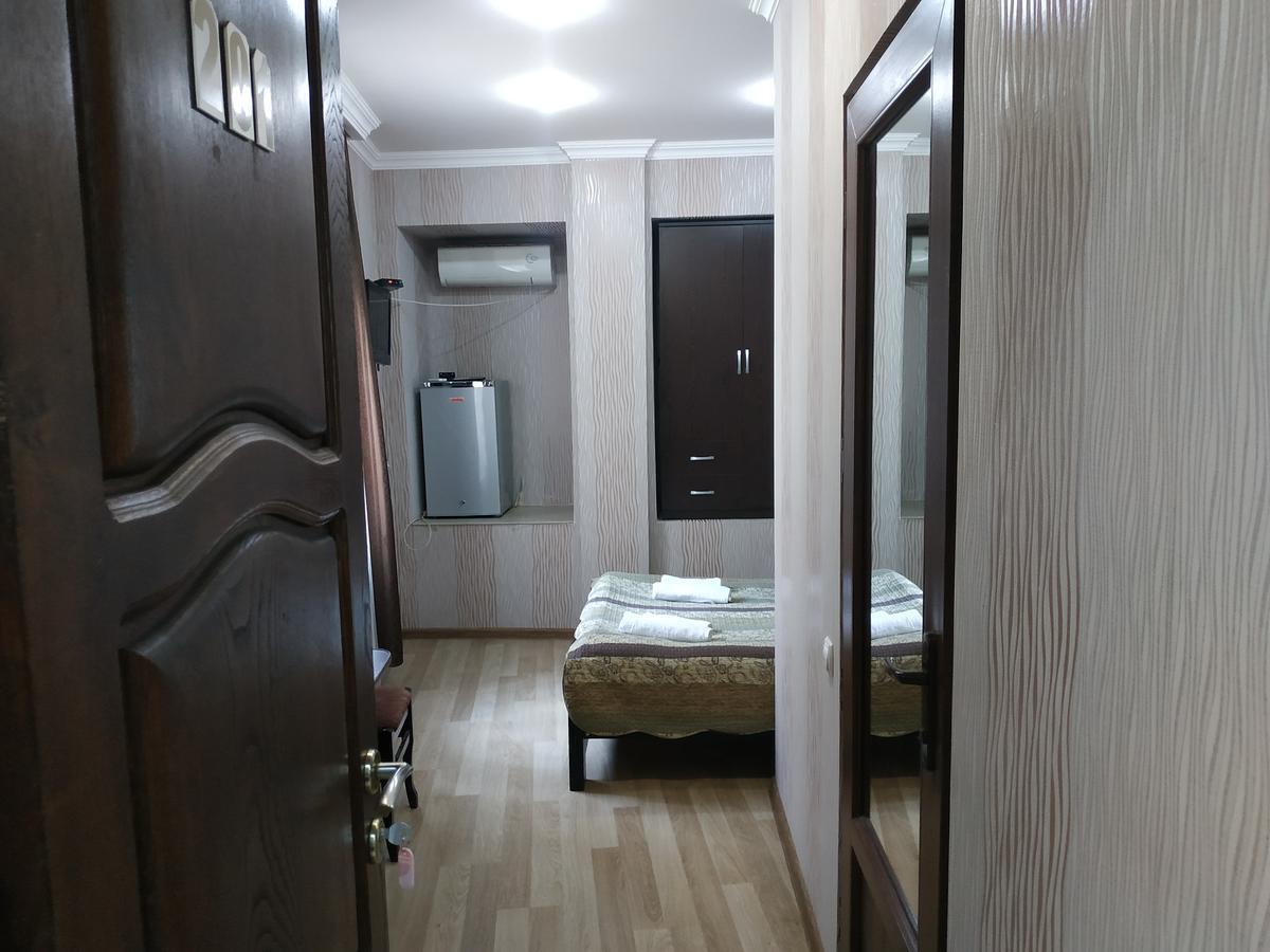 Hotel Lions Tbilisi Esterno foto